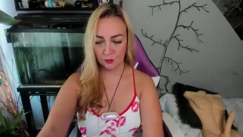 Snapshot of adrianapdes chatting on 09/14/25, 12:59 Adriana Paredes online show from 09/14/25, 12:59