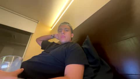 adriannn222 online show from 09/18/25, 05:31