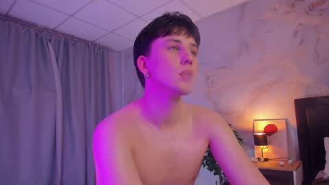 Snapshot of adrianoaubert chatting on 10/25/25, 04:13 adrianoaubert online show from 10/25/25, 04:13