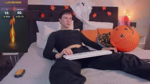 Snapshot of adrianoaubert chatting on 10/27/25, 04:27 adrianoaubert online show from 10/27/25, 04:27