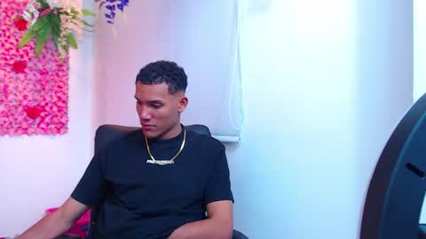 adriel_and_risitos_ online show from 09/18/25, 06:15