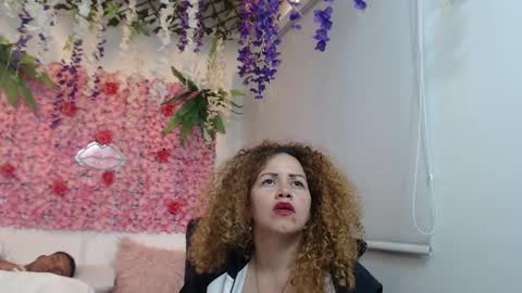 adriel_and_risitos_ online show from 09/22/25, 05:42