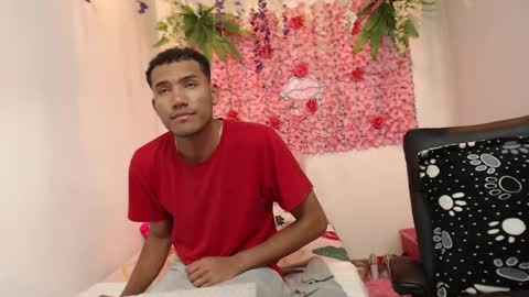 adriel_and_risitos_ online show from 09/24/25, 09:34
