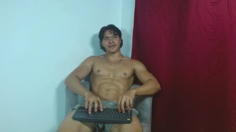 adriel_escalante online show from 10/12/25, 02:10