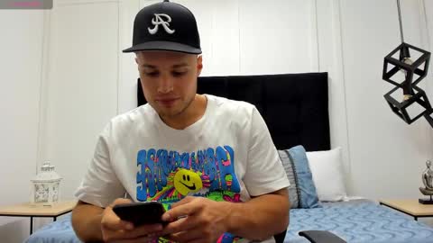 Snapshot of adrien_roche888 chatting on 01/28/25, 11:39 Adrein Roche online show from 01/28/25, 11:39