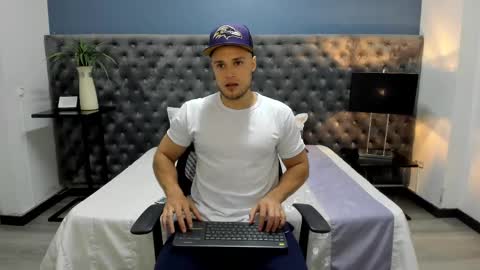 Snapshot of adrien_roche888 chatting on 02/25/25, 12:47 Adrein Roche online show from 02/25/25, 12:47