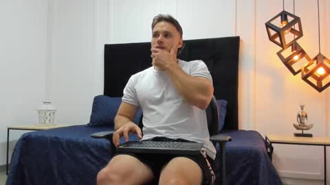 Snapshot of adrien_roche888 chatting on 03/06/25, 12:00 Adrein Roche online show from 03/06/25, 12:00