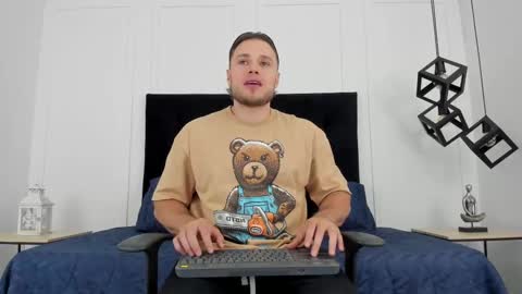 Snapshot of adrien_roche888 chatting on 03/09/25, 11:14 Adrein Roche online show from 03/09/25, 11:14