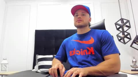 Snapshot of adrien_roche888 chatting on 09/15/25, 09:37 Adrein Roche online show from 09/15/25, 09:37