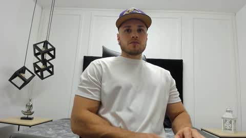 Snapshot of adrien_roche888 chatting on 09/28/25, 10:26 Adrein Roche online show from 09/28/25, 10:26
