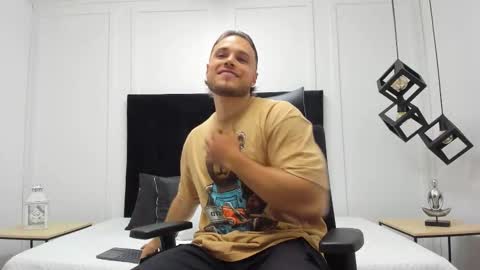 Adrein Roche online show from 10/17/25, 10:23