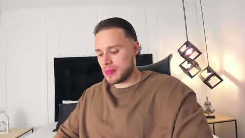 Adrein Roche online show from 10/18/25, 10:21