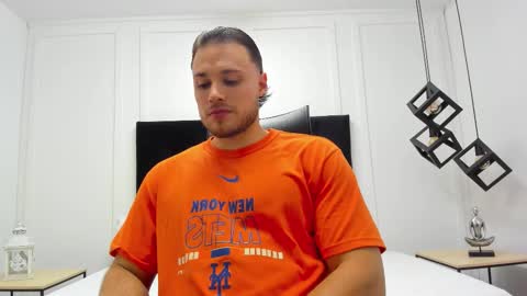 Adrein Roche online show from 10/19/25, 10:32