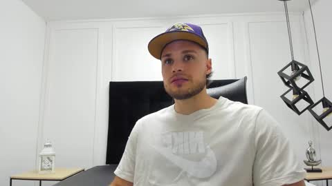 Adrein Roche online show from 10/21/25, 11:05