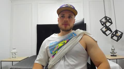 Adrein Roche online show from 10/23/25, 11:57