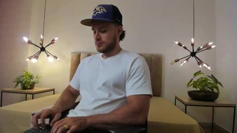 Adrein Roche online show from 10/27/25, 08:57