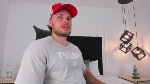 Adrein Roche online show from 10/29/25, 10:44