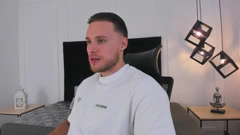 Adrein Roche online show from 11/08/25, 10:52