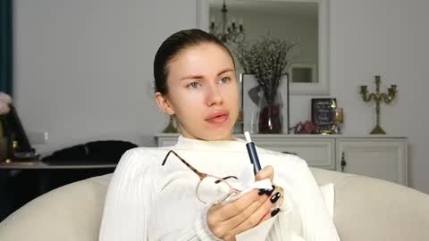 Aelia online show from 10/12/25, 04:11