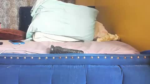 Snapshot of african_barbie25 chatting on 10/13/25, 10:10 african_barbie25 online show from 10/13/25, 10:10