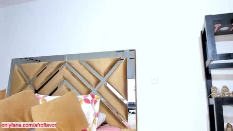 Snapshot of afro_happy__06 chatting on 10/22/25, 10:26 Jheremy and leeryc online show from 10/22/25, 10:26