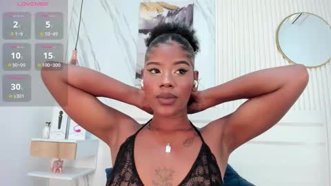 Snapshot of afro_luna chatting on 11/16/25, 12:00 Afro Luna online show from 11/16/25, 12:00