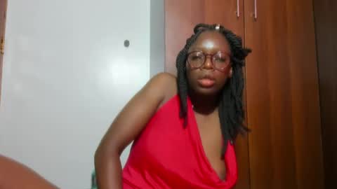 Snapshot of afro_pop chatting on 01/12/25, 06:28 Leah online show from 01/12/25, 06:28