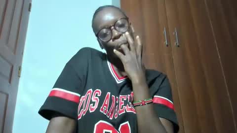 Snapshot of afro_pop chatting on 03/05/25, 12:05 Leah online show from 03/05/25, 12:05