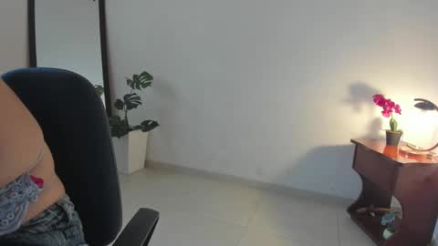 Snapshot of afrodita3123 chatting on 09/17/25, 02:52 Lorena online show from 09/17/25, 02:52