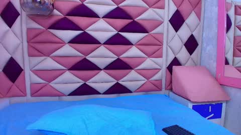 Snapshot of agata_01_ chatting on 10/04/25, 11:52 Ana online show from 10/04/25, 11:52
