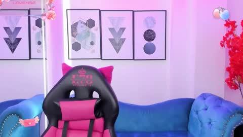 Snapshot of agatha_luxx chatting on 03/08/25, 12:41 Agatha online show from 03/08/25, 12:41