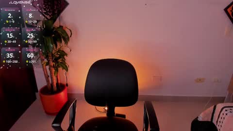 Snapshot of agatha_vixen chatting on 02/17/25, 12:38 Agatha vixen online show from 02/17/25, 12:38