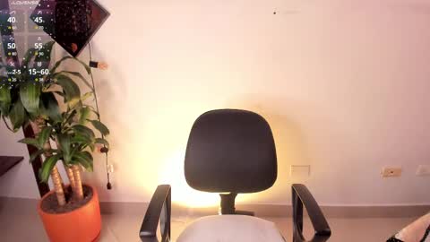 Snapshot of agatha_vixen chatting on 03/12/25, 03:18 Agatha vixen online show from 03/12/25, 03:18