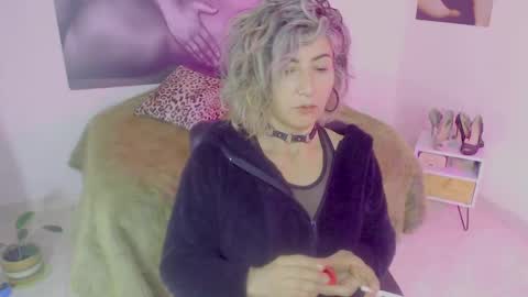 Snapshot of agnes_blackmore chatting on 12/07/24, 10:45 Lily online show from 12/07/24, 10:45