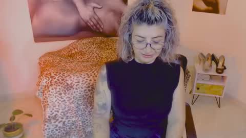Snapshot of agnes_blackmore chatting on 01/12/25, 03:28 Lily online show from 01/12/25, 03:28