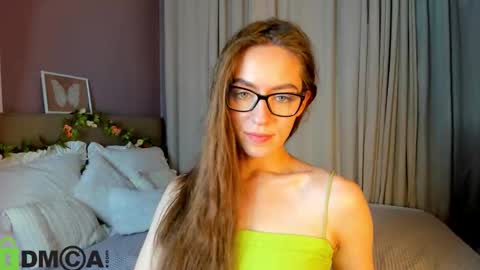 agnes wells online show from 11/04/25, 09:19