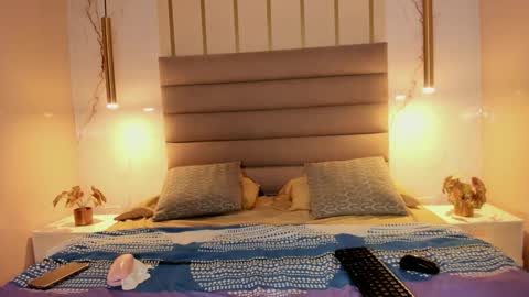 agnesrocuzzo online show from 10/21/25, 11:33