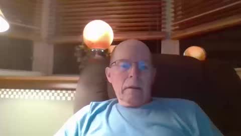 aguynrkfrd online show from 10/10/25, 09:52