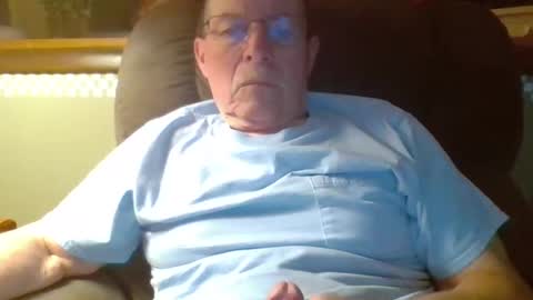 aguynrkfrd online show from 11/11/25, 10:37