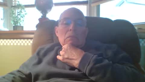 aguynrkfrd online show from 11/18/25, 05:28