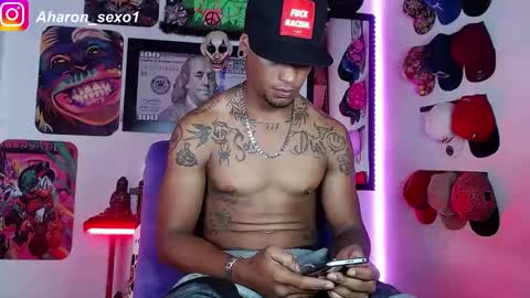 Snapshot of aharon_sexo1 chatting on 01/03/25, 10:29 Aharon Zamora online show from 01/03/25, 10:29