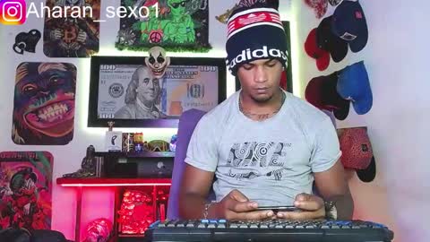 Snapshot of aharon_sexo1 chatting on 02/15/25, 06:12 Aharon Zamora online show from 02/15/25, 06:12