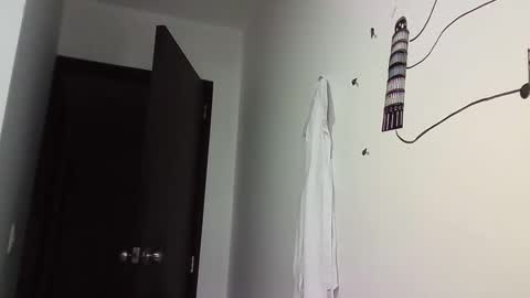 Snapshot of ahntony__69 chatting on 12/12/24, 03:54 ahntony  69 online show from 12/12/24, 03:54