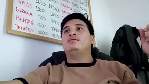 Snapshot of ahntony__69 chatting on 10/31/25, 07:20 ahntony  69 online show from 10/31/25, 07:20