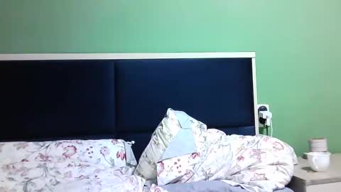 Snapshot of ahotkitty18 chatting on 12/20/24, 01:54 Selena online show from 12/20/24, 01:54