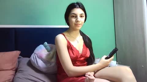 Snapshot of ahotkitty18 chatting on 12/29/24, 08:44 Selena online show from 12/29/24, 08:44