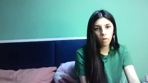 Snapshot of ahotkitty18 chatting on 01/01/25, 05:55 Selena online show from 01/01/25, 05:55