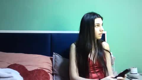 Snapshot of ahotkitty18 chatting on 01/03/25, 03:44 Selena online show from 01/03/25, 03:44
