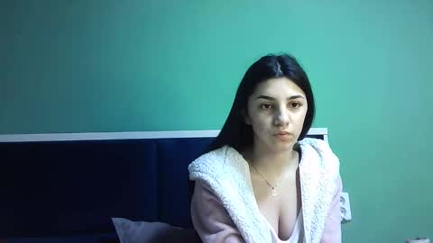 Snapshot of ahotkitty18 chatting on 01/07/25, 05:12 Selena online show from 01/07/25, 05:12