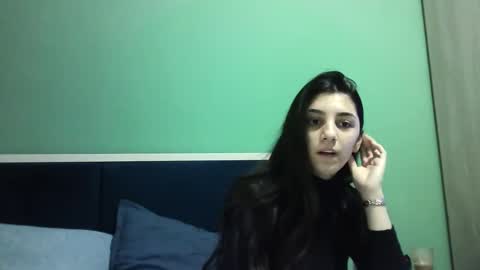 Snapshot of ahotkitty18 chatting on 01/11/25, 10:40 Selena online show from 01/11/25, 10:40